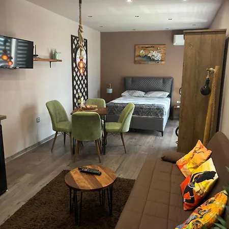 даная 3 Apartment *