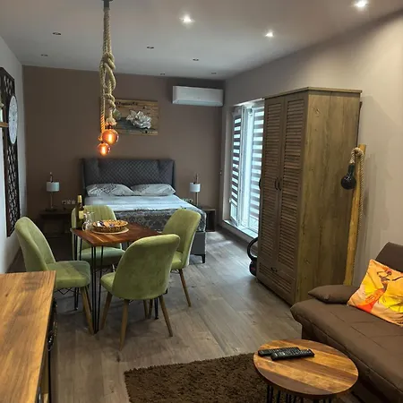 даная 3 Apartment Warna
